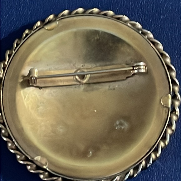 Vintage hummingbird picture brooch - Picture 5 of 5